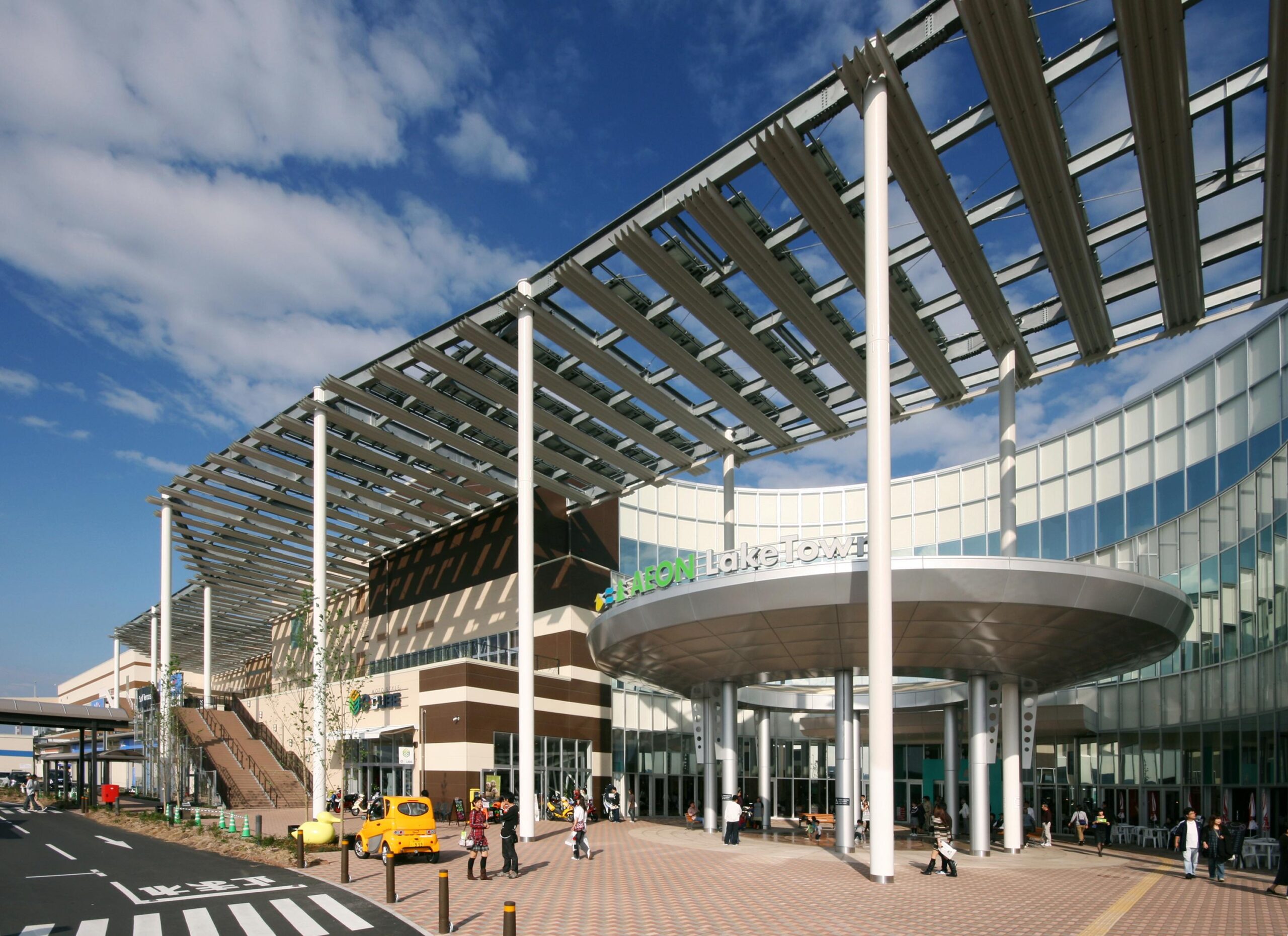 【永旺LakeTown】是日本最大的購物中心，內設有Outlet。