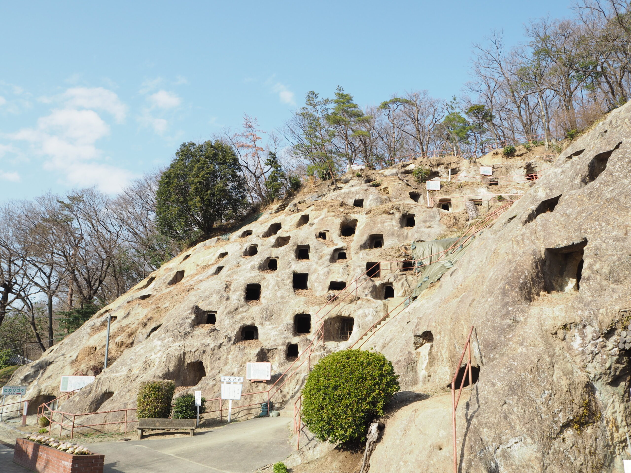 Unraveling the Mysteries of the Yoshimi Hyakuana Cave Tombs
