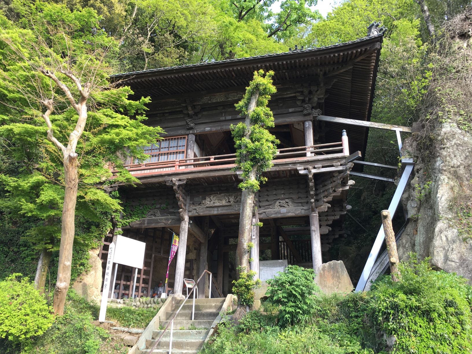 Iwamuro Kannon-do Temple, a Secluded Site in the Mountains