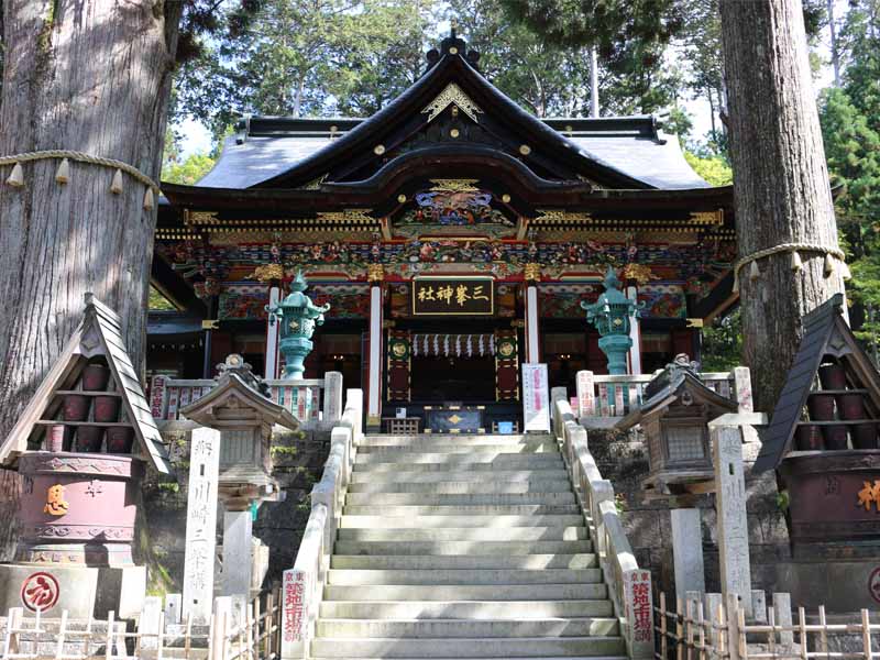 Mitsumine Shrine: “A sanctuary close to the sky where the gods are enshrined”