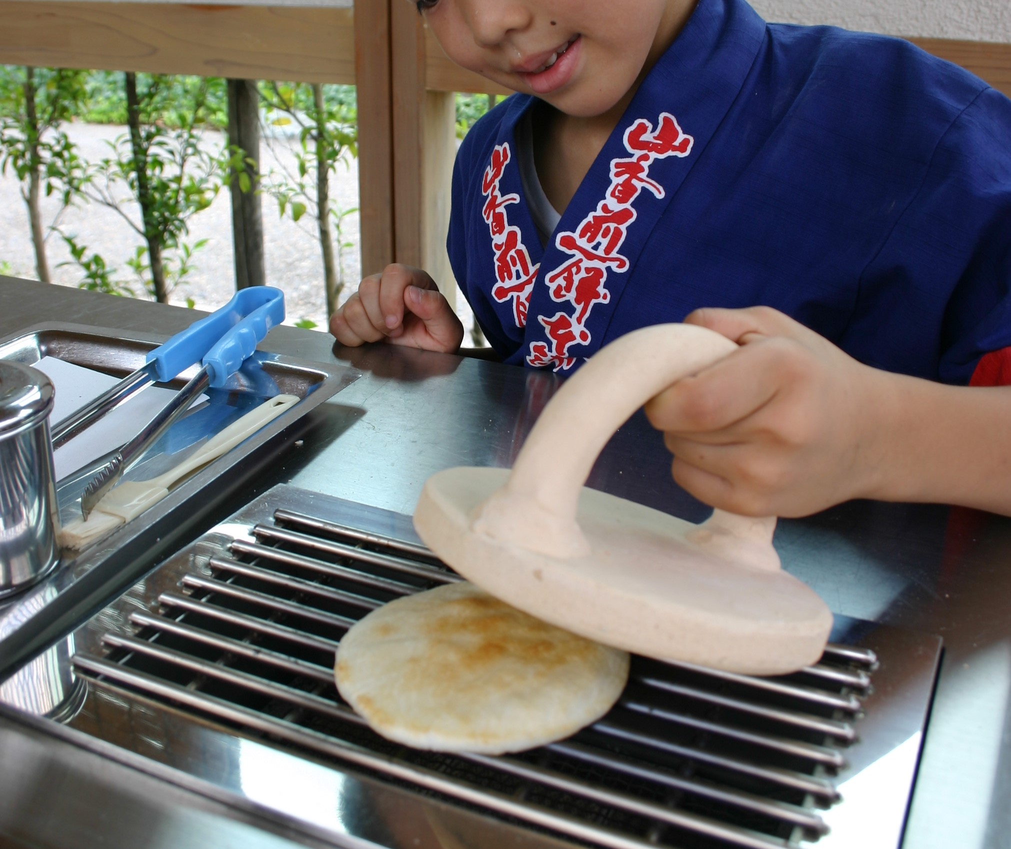 山香せんべい手焼き体験